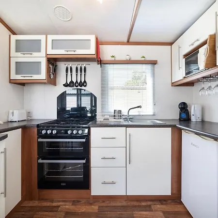 Beach Haven Caravan: Dog-Friendly Retreat in Prestatyn Exterior photo