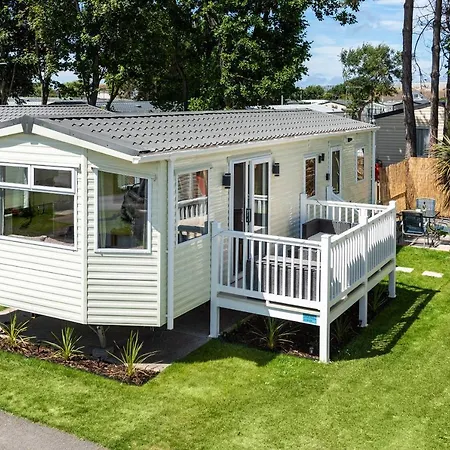 Beach Haven Caravan: Dog-Friendly Retreat in Prestatyn Exterior photo