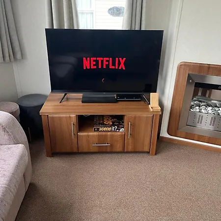 Beach Haven Caravan: Dog-Friendly Retreat in Prestatyn Exterior photo