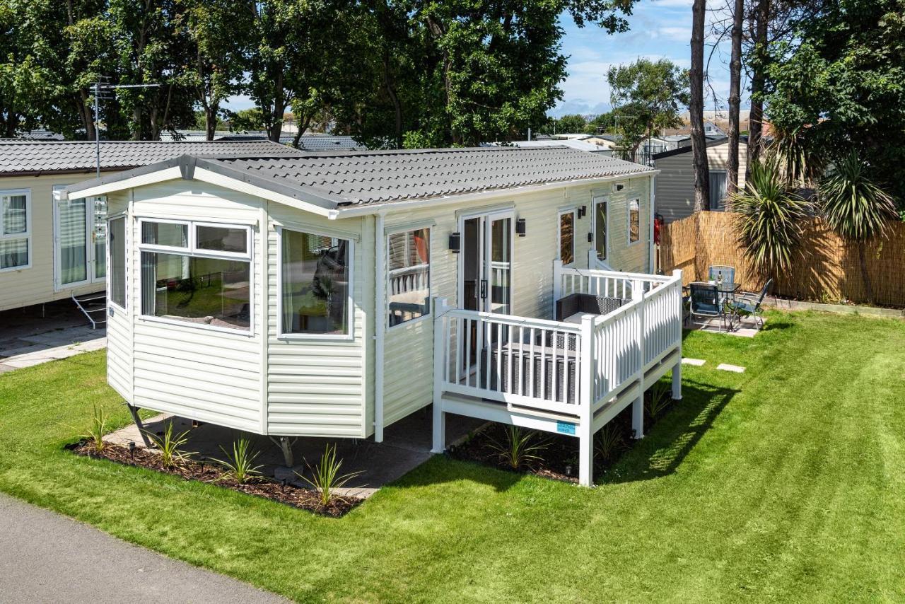 Haven Caravan: Dog-friendly Retreat In Holiday home Prestatyn
