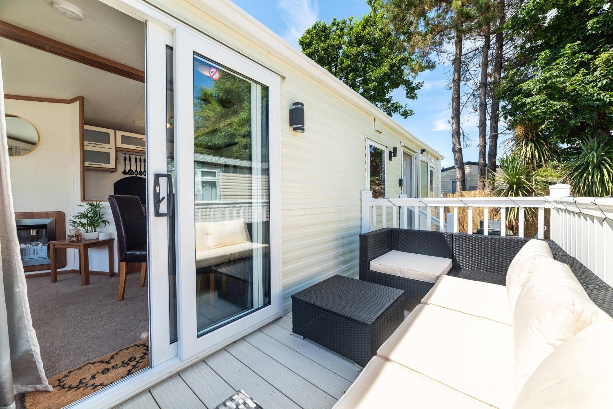 Haven Caravan: Dog-friendly Retreat In
