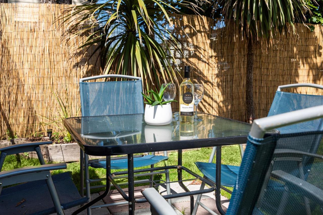 Holiday home Haven Caravan: Dog-friendly Retreat In