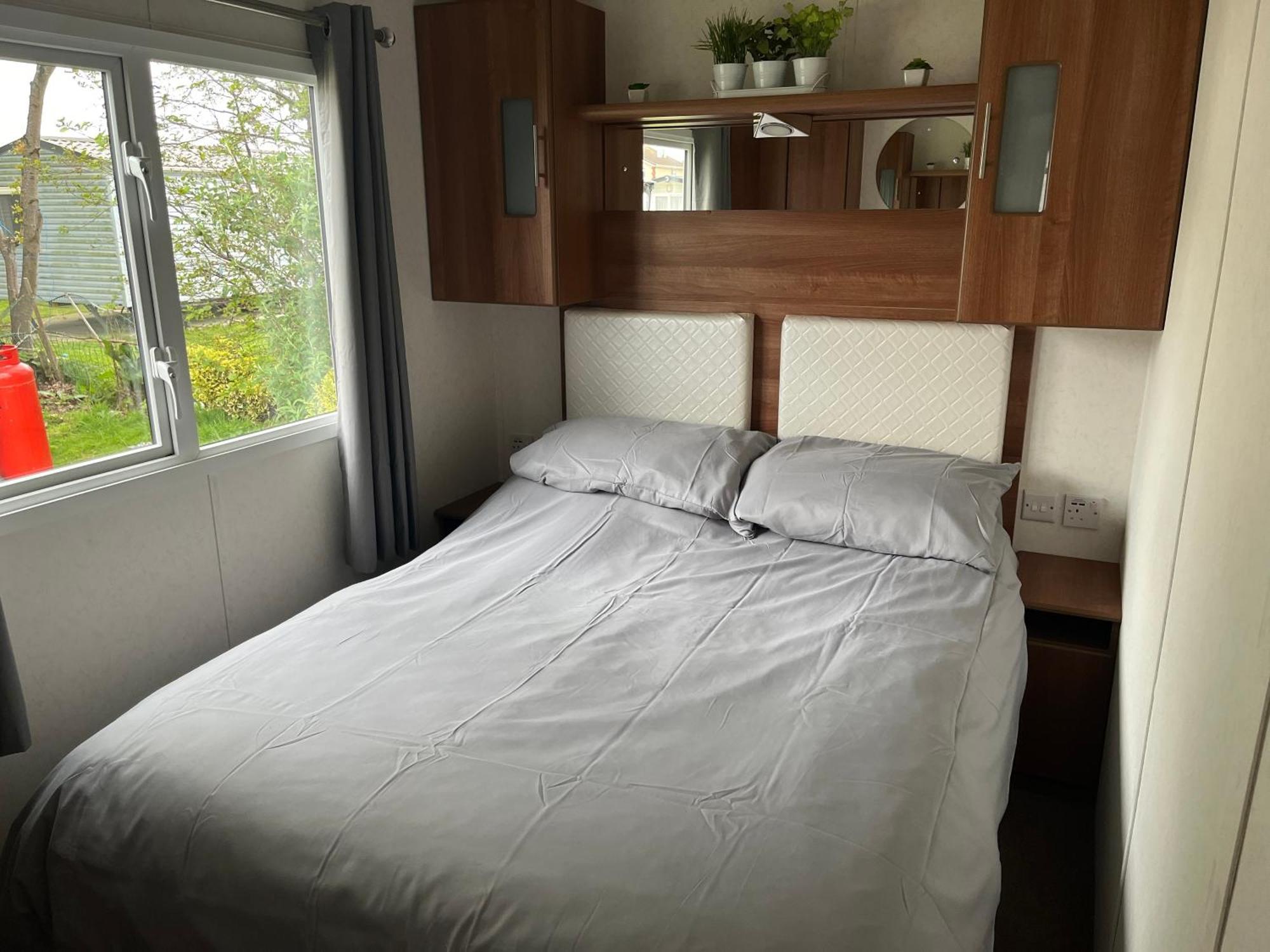 Haven Caravan: Dog-friendly Retreat In Holiday home